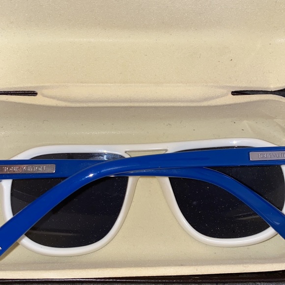 Louis Vuitton Sunglasses - Picture 3 of 3